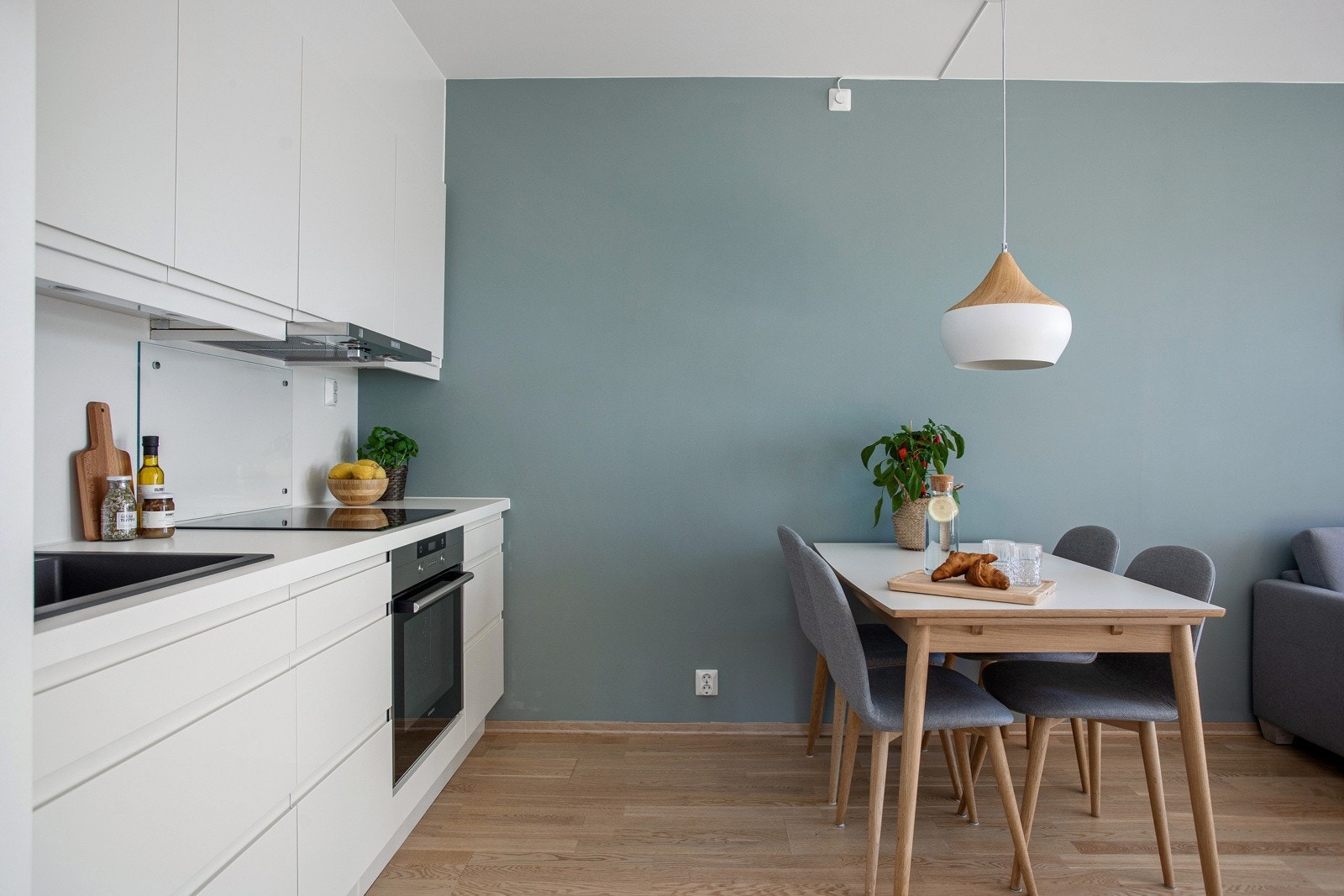 Spisebord som kan trekkes ut. Galleribilde