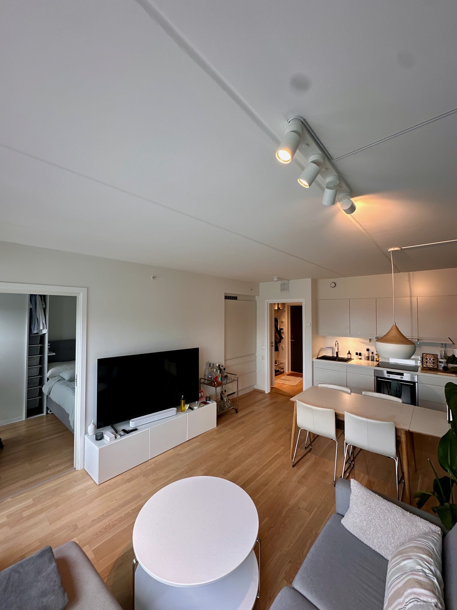 Oppdatert bilde med TV. Står i leiligheten om ønskelig. Galleribilde