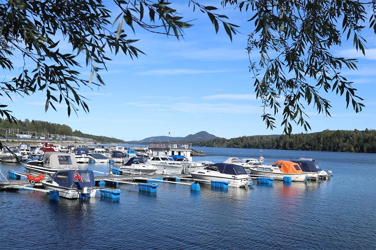 Båtbrygge ved Vorma. Galleribilde