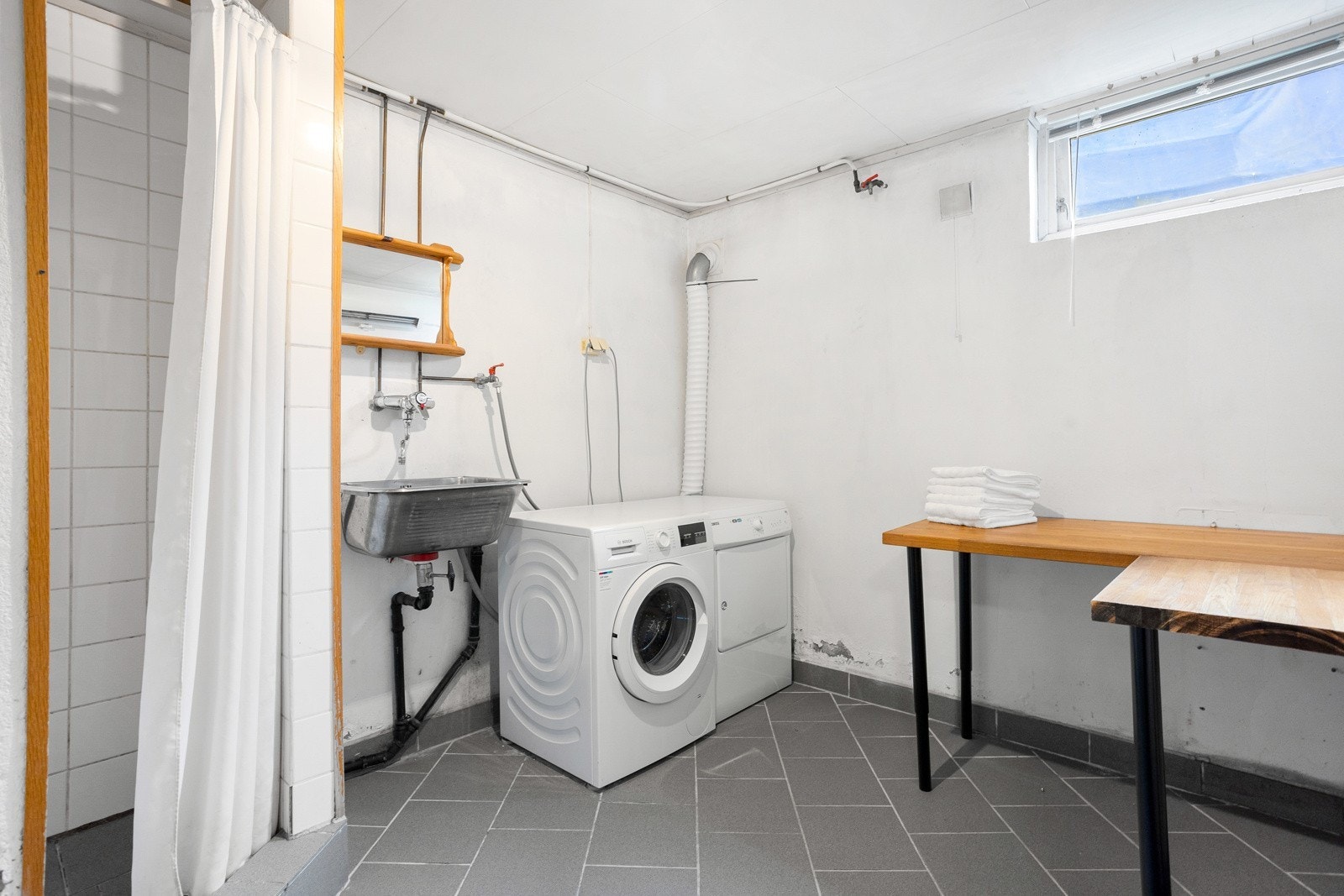 Vaskerom Galleribilde