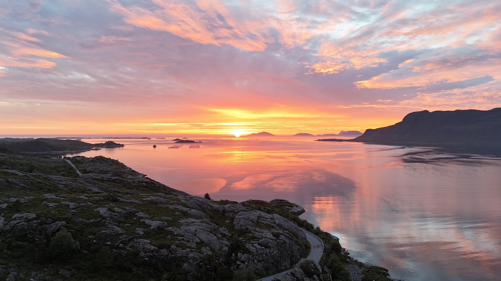 Solnedgang over Kinn Galleribilde