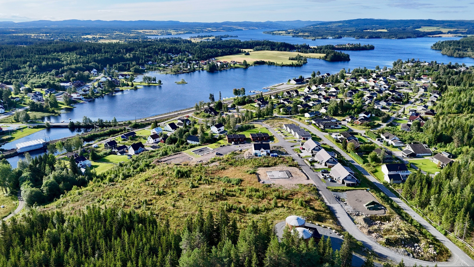 Vadlia ligger flott og solrikt til på Eina