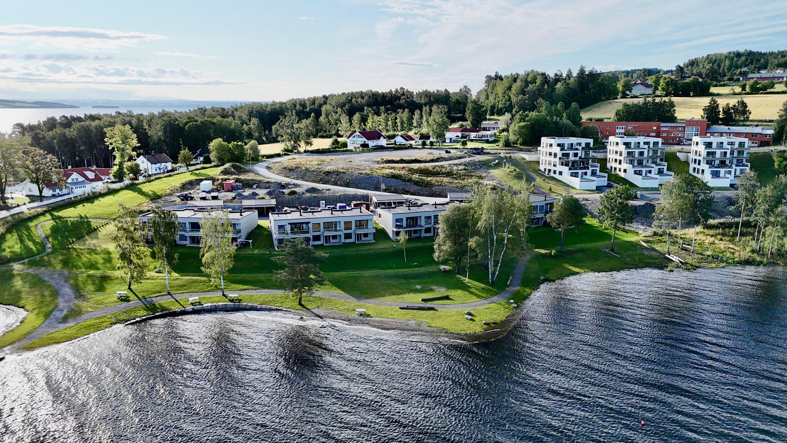 Nærmere Mjøsa kommer du ikke enn du gjør i Smørvika.