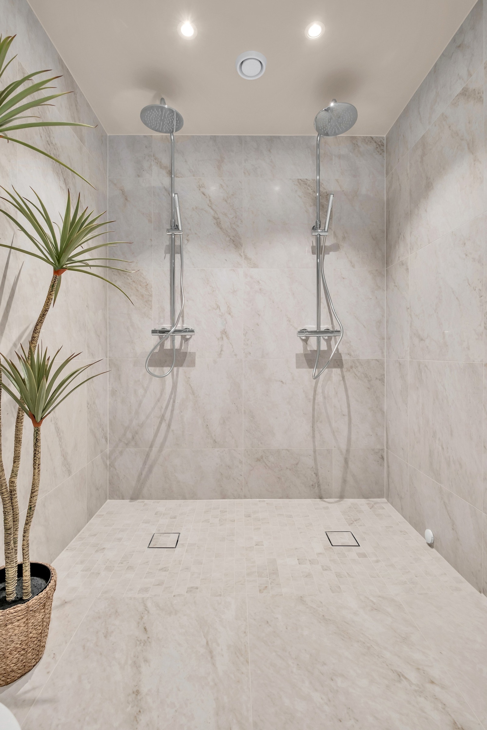 Deilig med dobbel dusj på badet Galleribilde