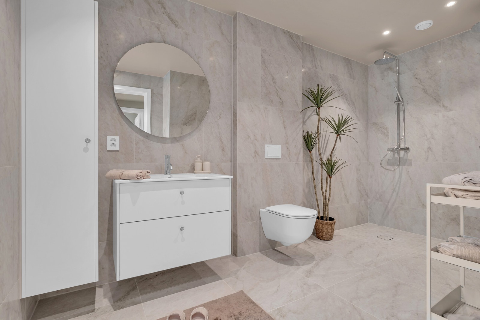 Lekkert bad i tidløs utforming Galleribilde