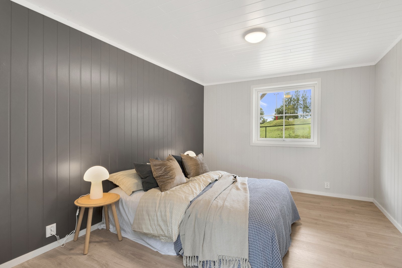 Soverom 3 i delikate farger med god plass til garderobeskap. Galleribilde