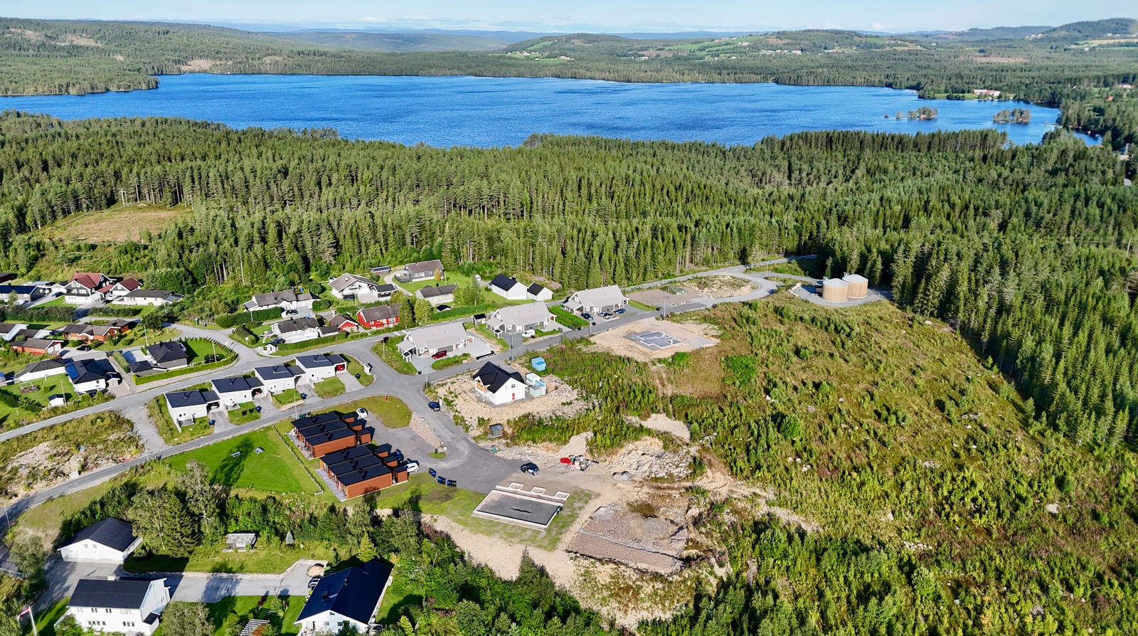 Oversiktsbilde fra området. Kort vei til både Einavatnet og Skjelbreia
