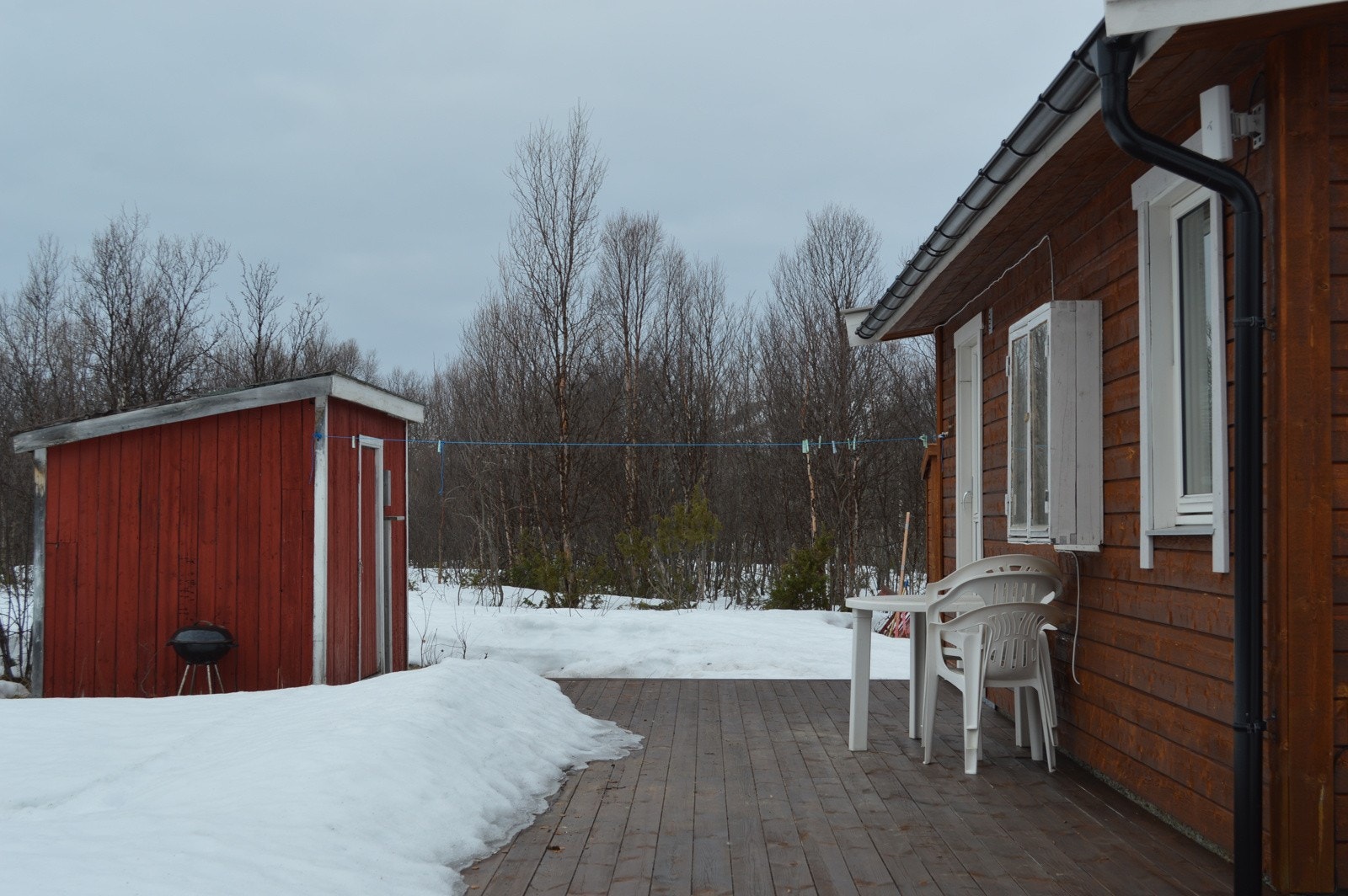 God plass til sittegruppe på veranda Galleribilde