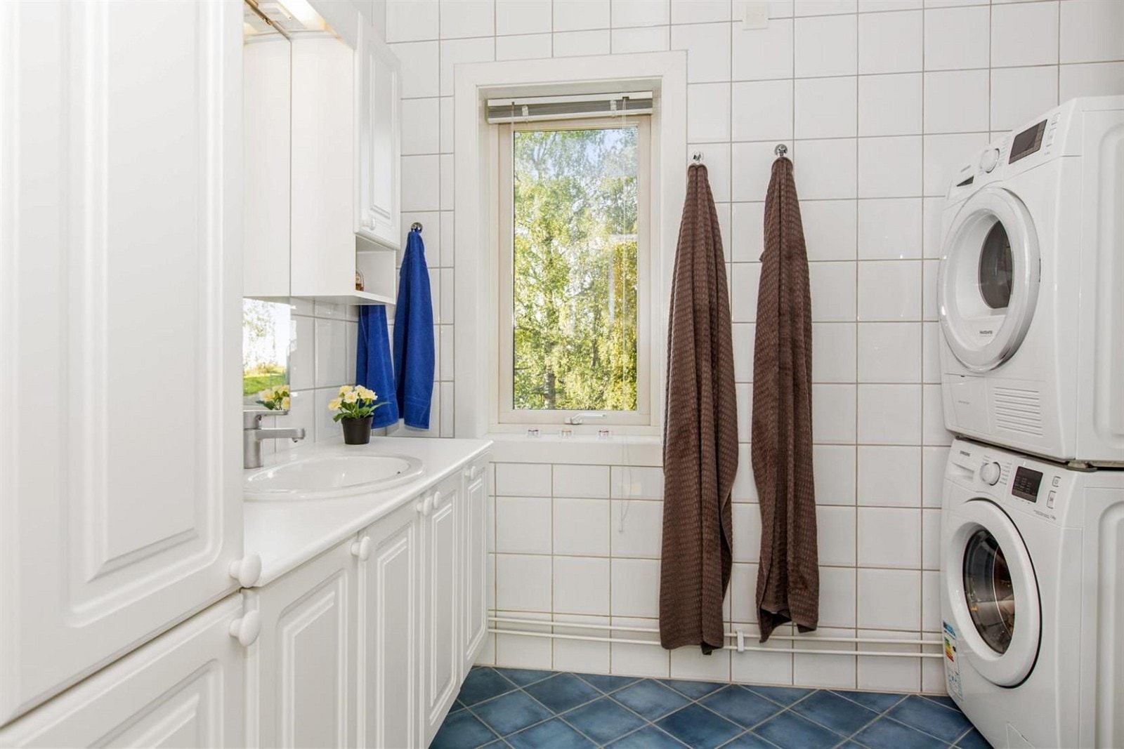 Her har du mulighet til både vaskemaskin og tørketrommel. Galleribilde