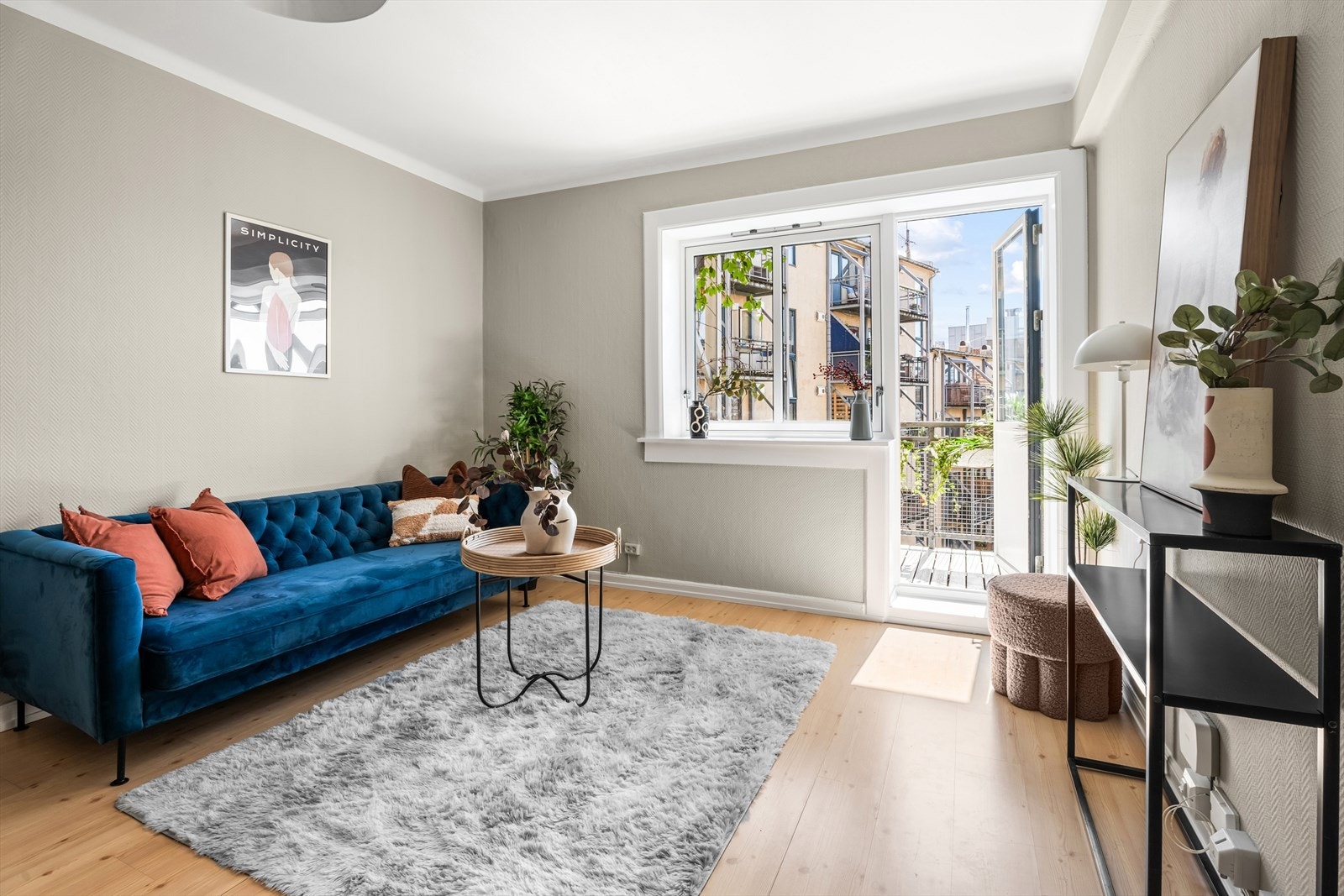 Stuen er det naturlige oppholdsrommet og har flere gode møbleringsmuligheter. Galleribilde