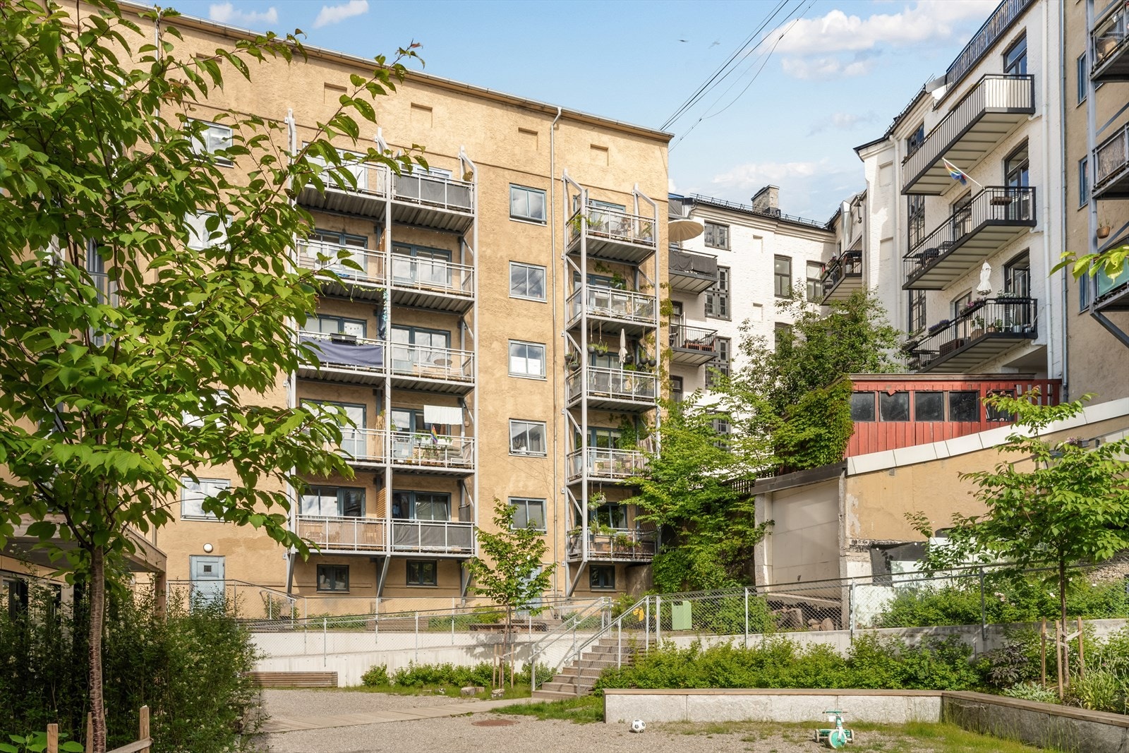 Byggets fasade sett fra bakgården. Galleribilde