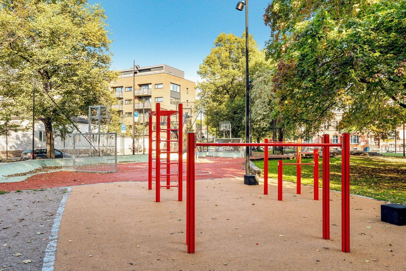 Her er det flotte muligheter for tur og rekreasjon, så vel som lek og moro, og en nydelig utsikt over Oslo. Galleribilde