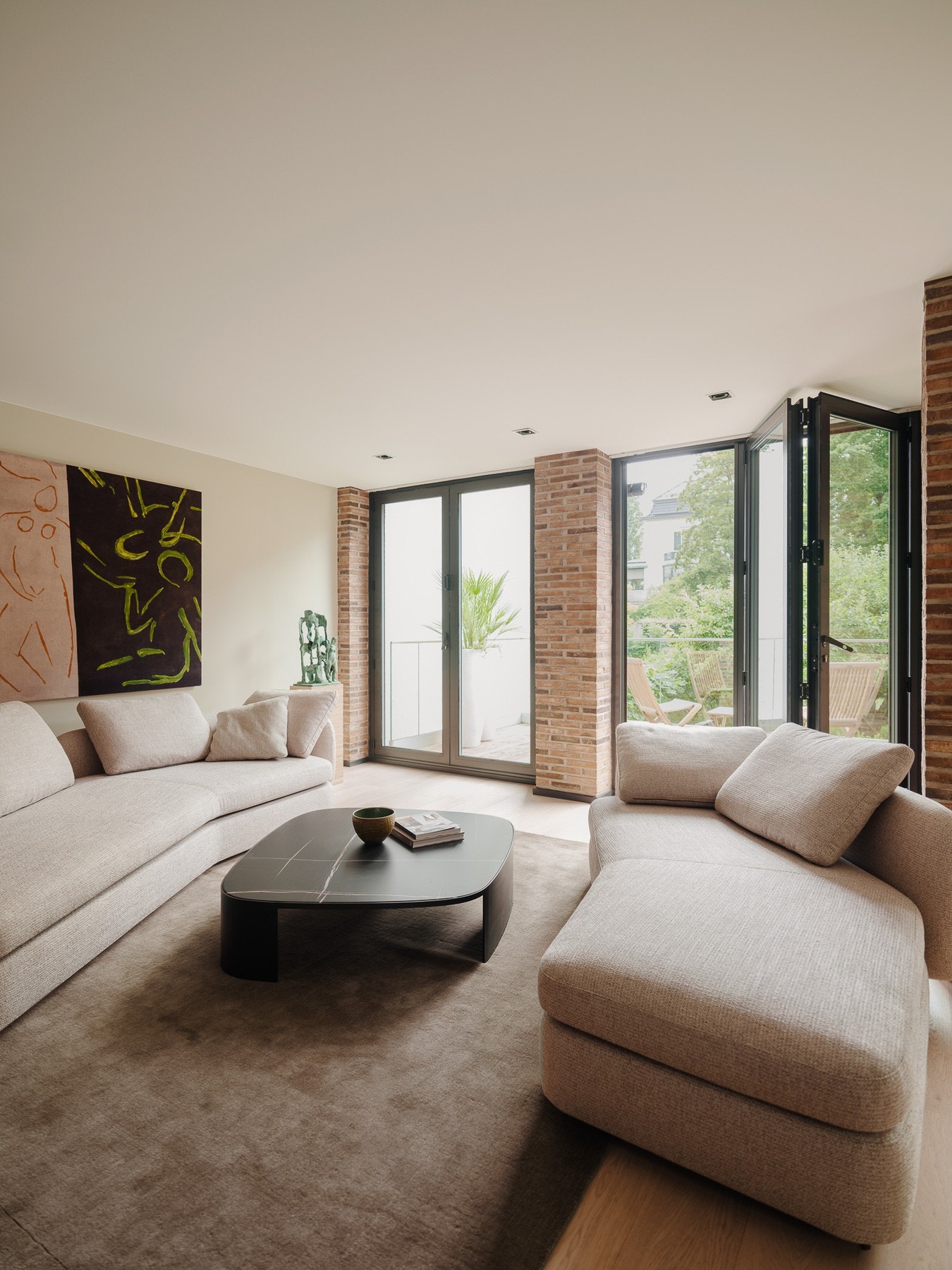 Boligen er på totalt 158 kvm. I tillegg har du terrasse- og balkong-areal på hele 75 kvm. Galleribilde