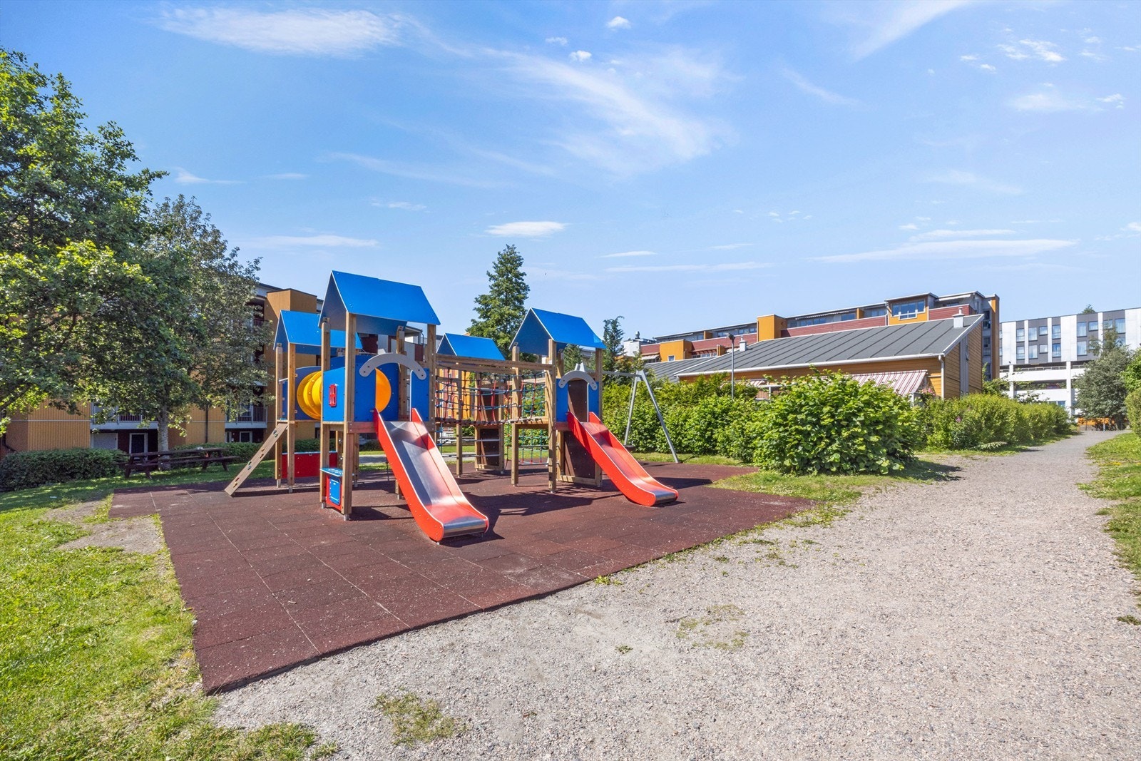 Boligen ligger i et attraktivt og sentralt boområde, med kort vei til barnehage og skole. Galleribilde