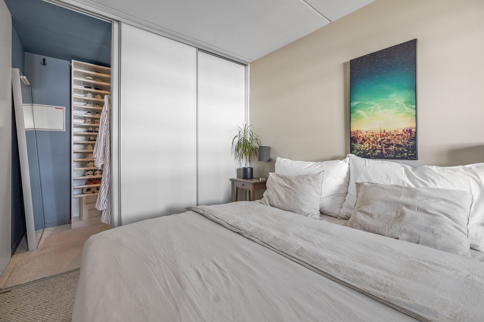 "Master bedrom" med eget walkin closet! Galleribilde