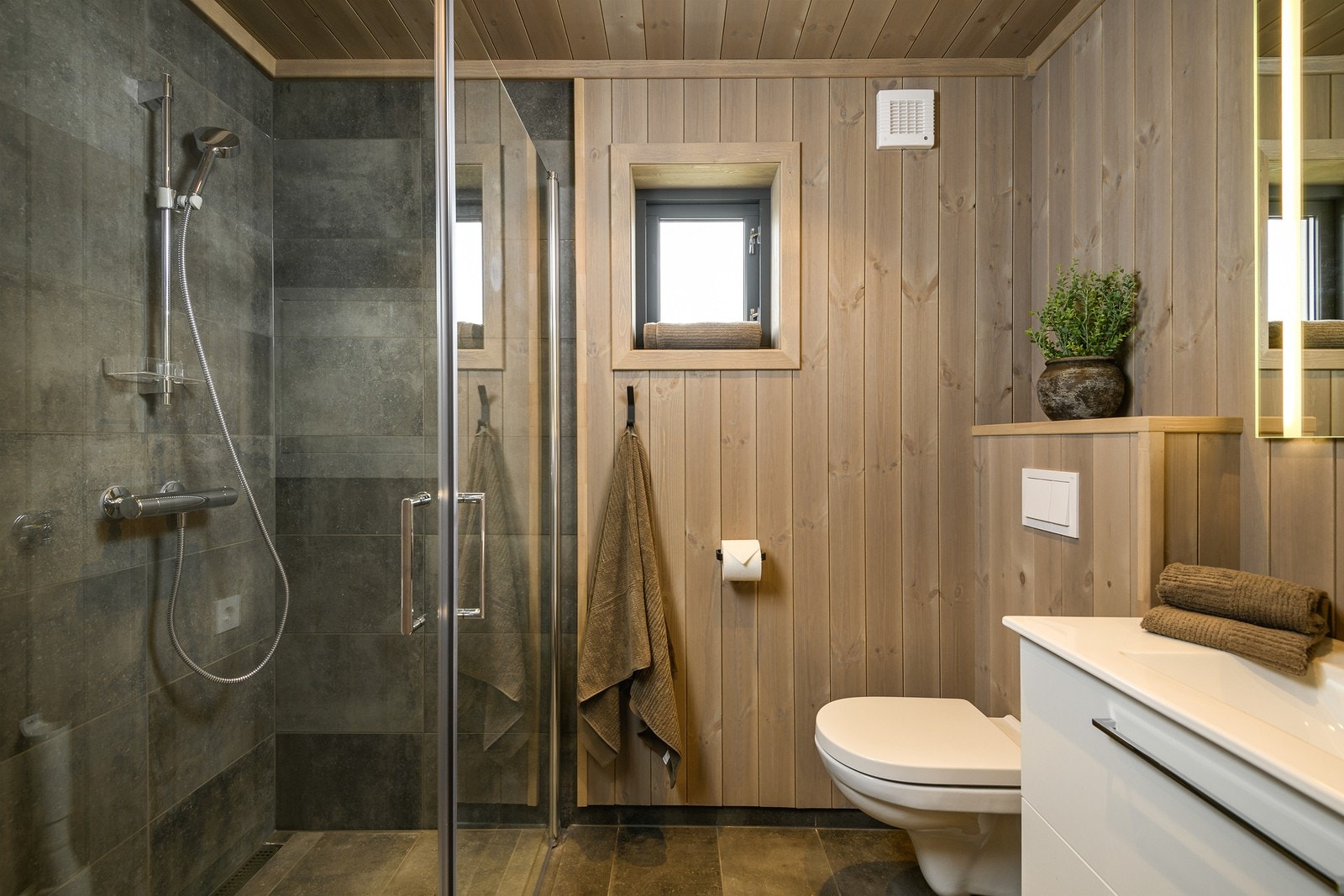 Vegghengt toalett er i vår standard leveranse Galleribilde