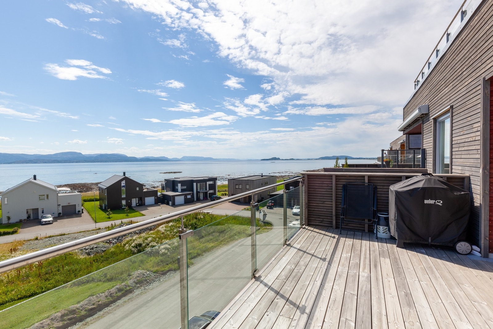 Fra balkongen har man fantastiske panoramautsikt mot Trondheimsfjorden Galleribilde