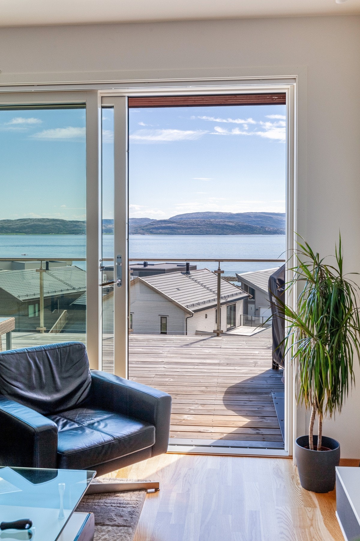 Utgang til balkong fra stue. Galleribilde