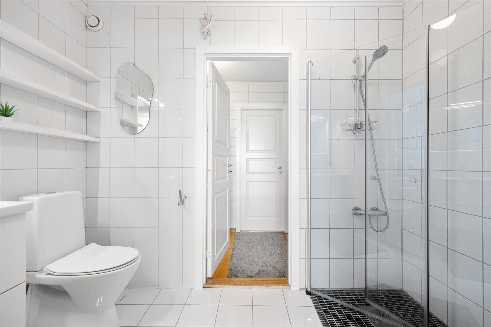 Bad med separat vaskerom Galleribilde