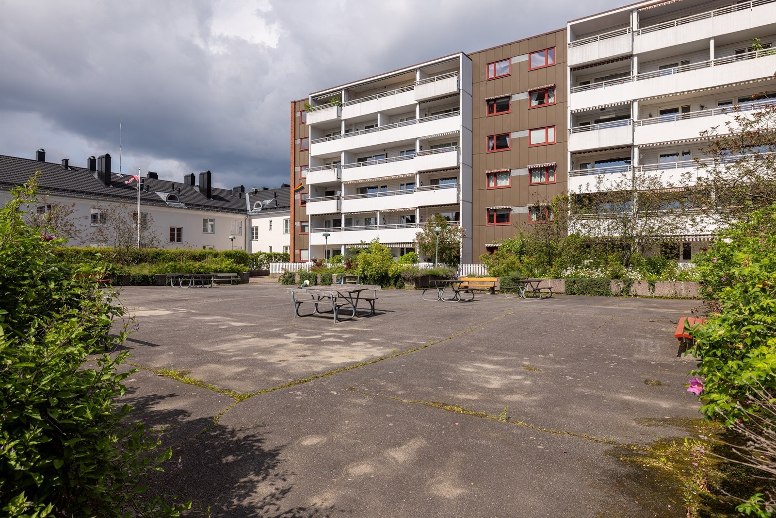 Fasade sett mot balkong Galleribilde