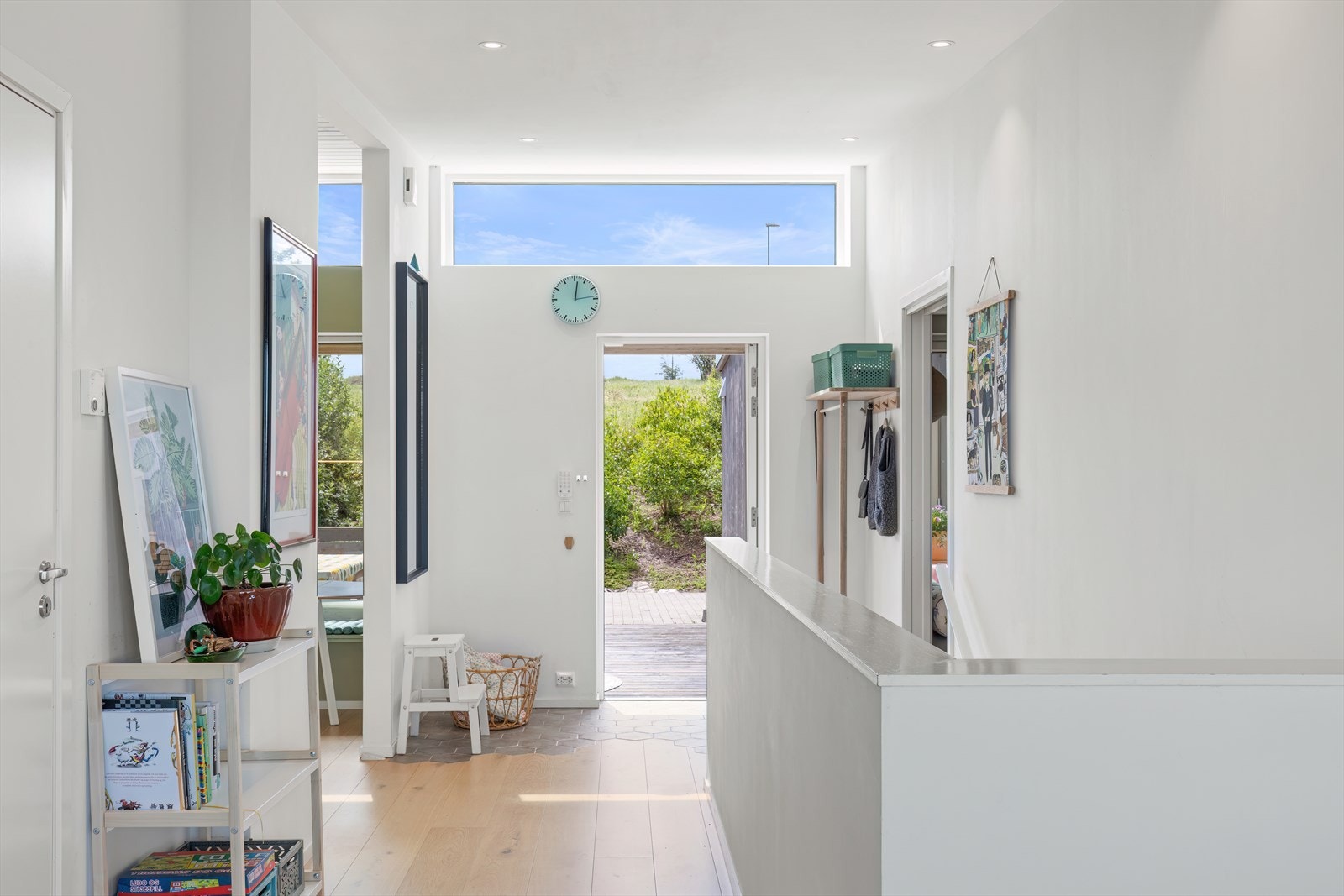 Velkommen inn! Got takhøyde og gjennomgående lys. Galleribilde