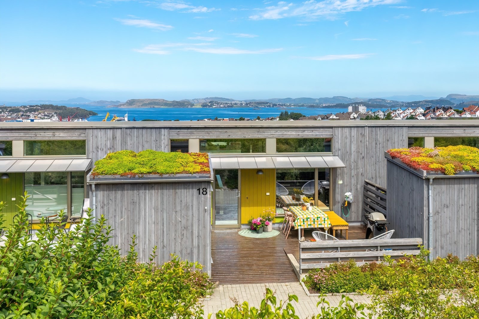 Bilfri og rolig gate som gjør det enkelt og trygt for de minste. Galleribilde