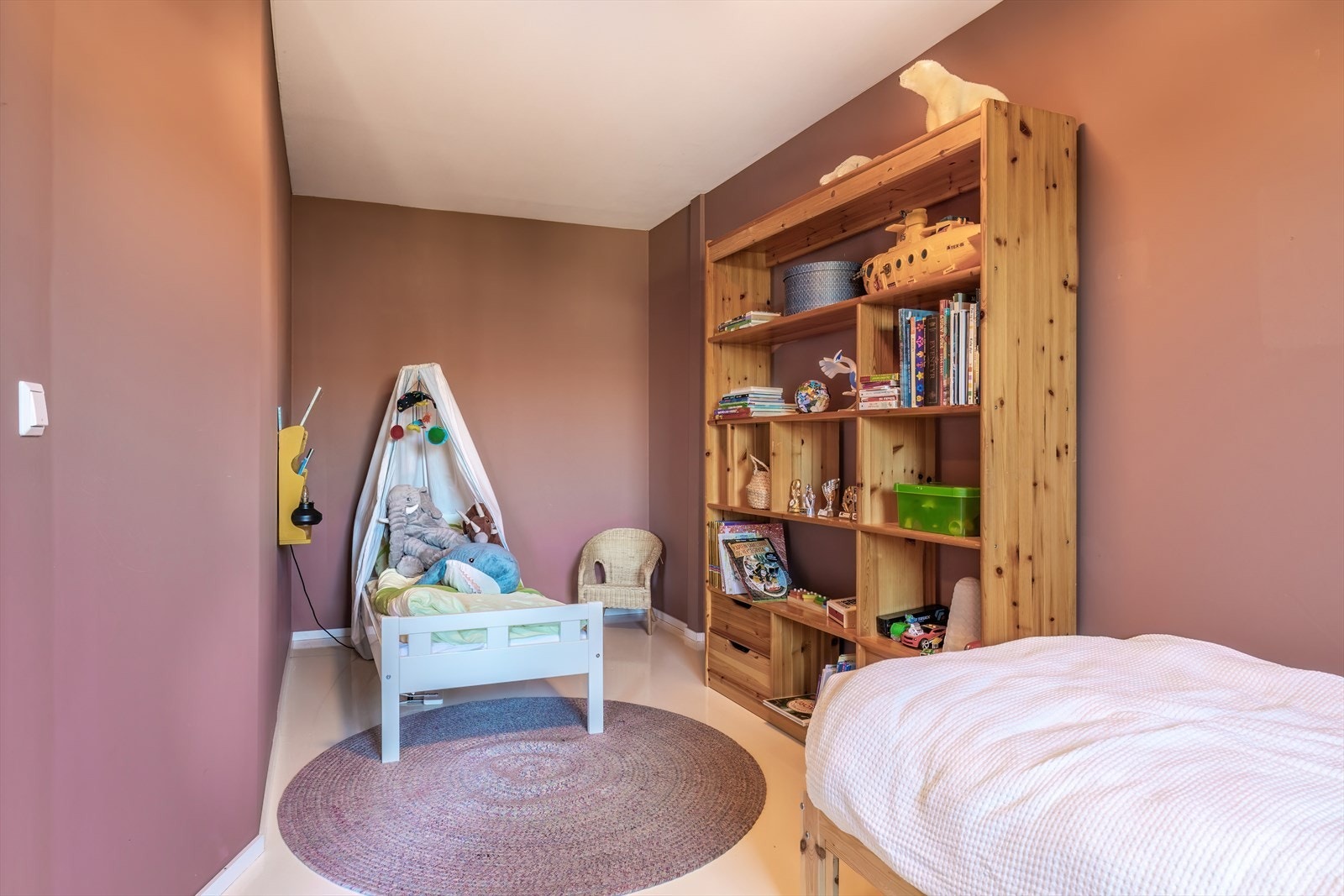 Soverom 3 er romslig utformet og selger har i dag innredet med to barnesenger. Galleribilde