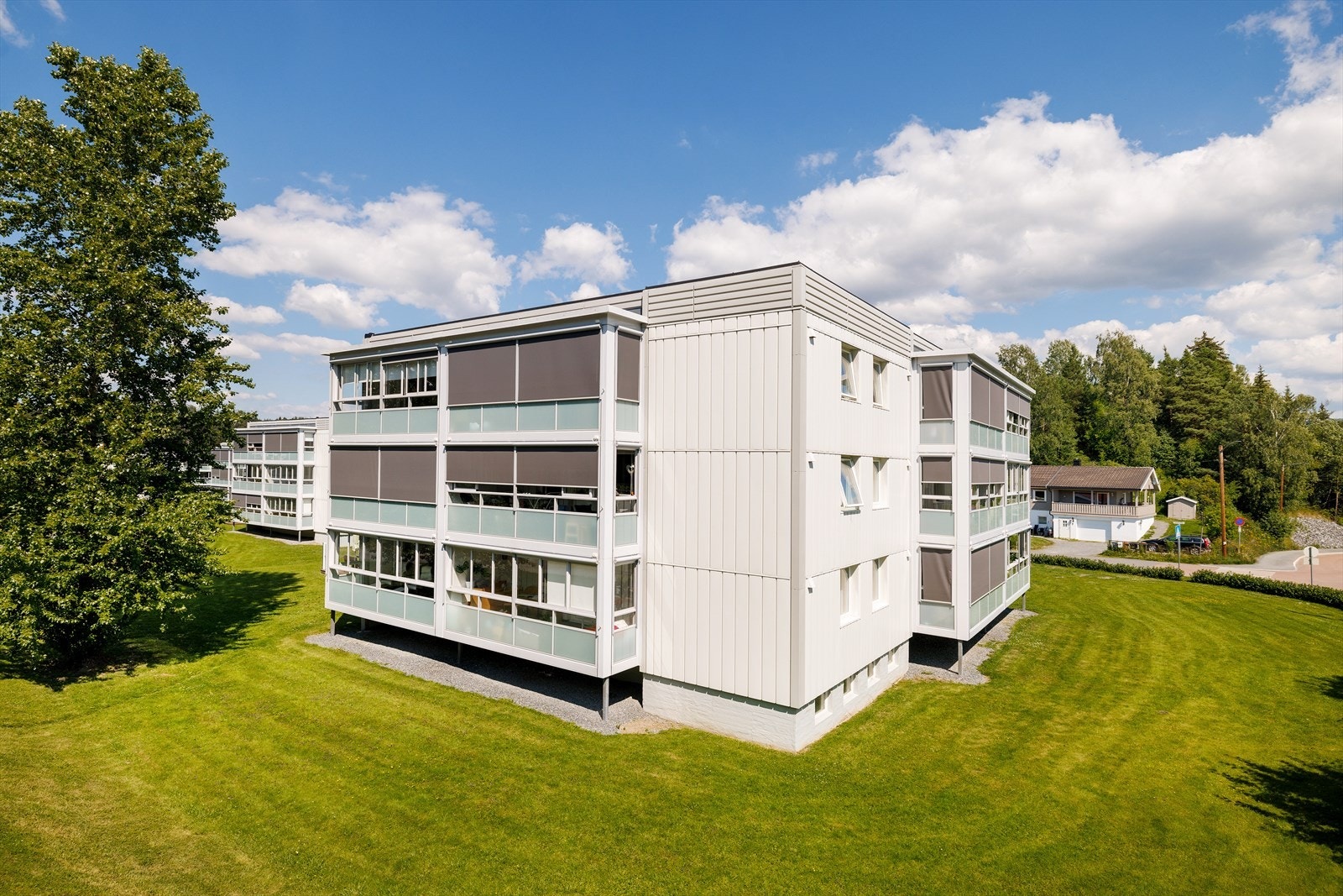 Rett ute i Haldenveien går det bybyss med hurtige avganger på dagtid Galleribilde