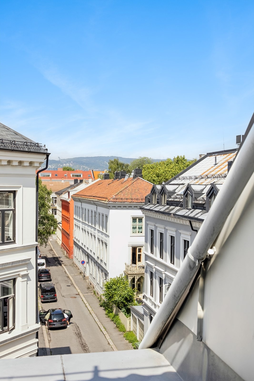 Vindu og utsikt fra soverommet Galleribilde