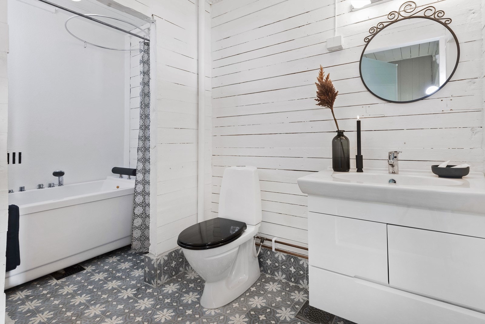 Koselig bad av ukjent alder. Galleribilde