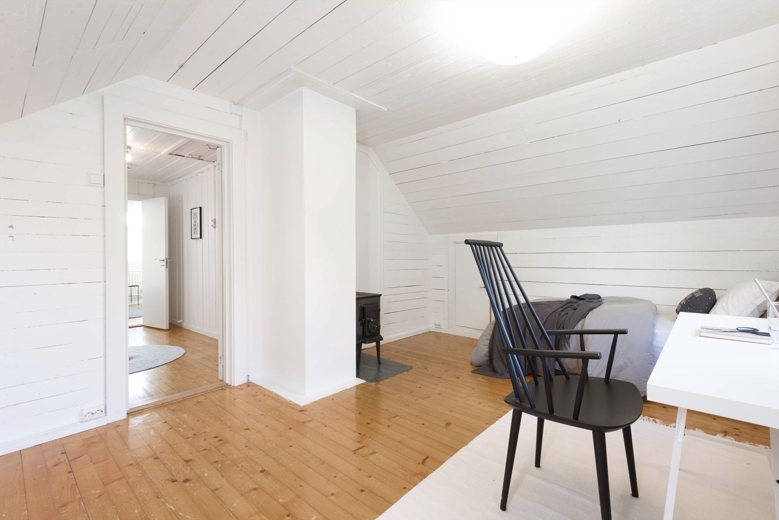 Her er det muligheter for garderobe som bidrar til gode oppbevaringsmuligheter. Galleribilde