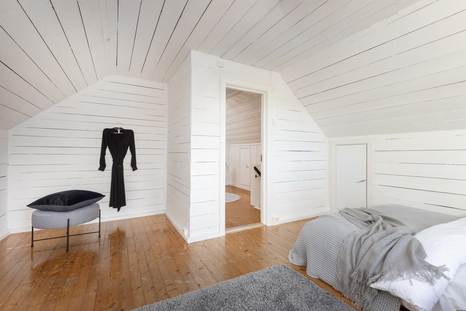 Her er det også gode muligheter for garderobe som bidrar til oppbevaringsmuligheter. Galleribilde