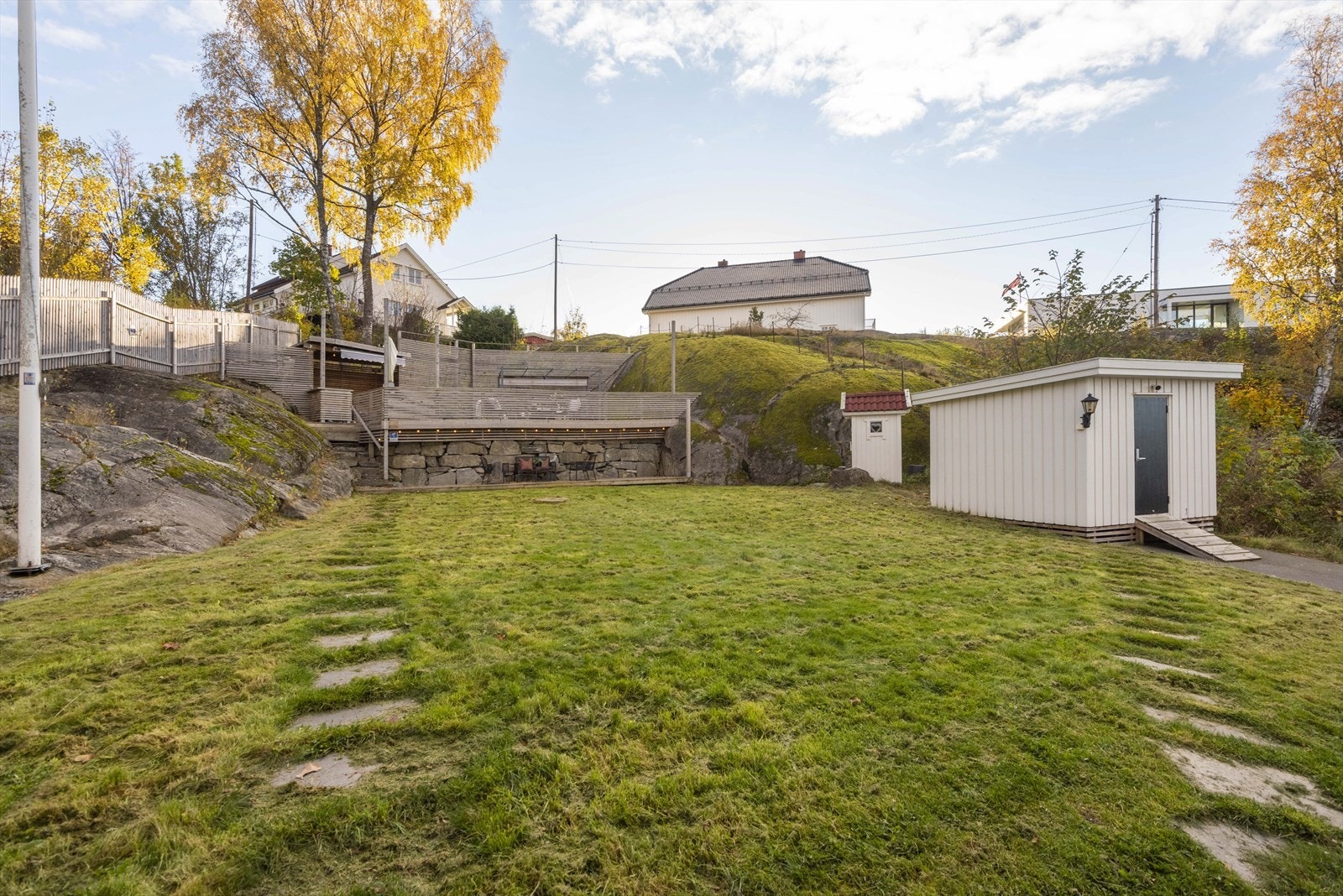 En koselig hage, med tilgang på en romslig bod. Galleribilde