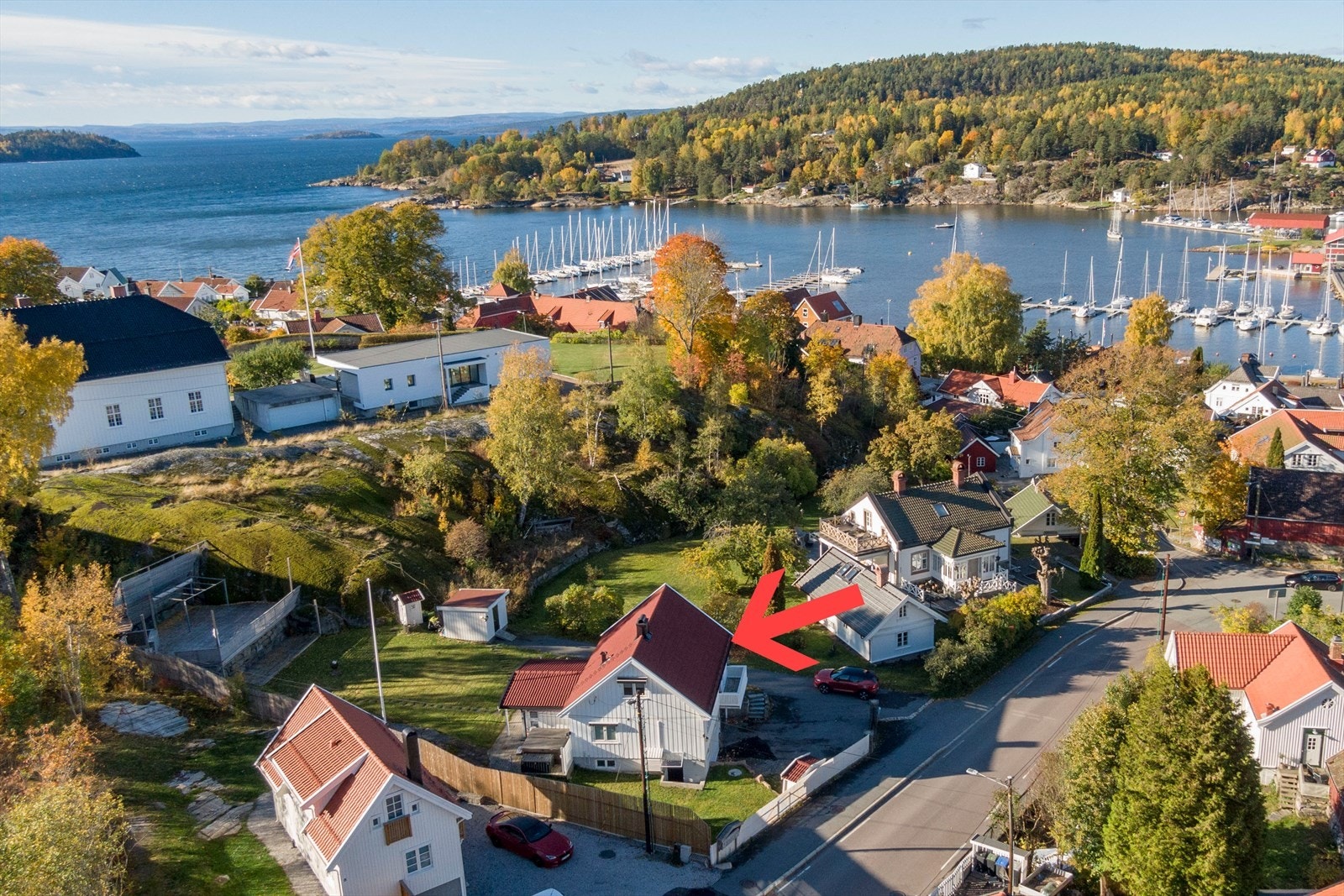 Storgata 10 ligger særdeles sentralt med kort gange til torget og hovedbrygga i Son. Galleribilde