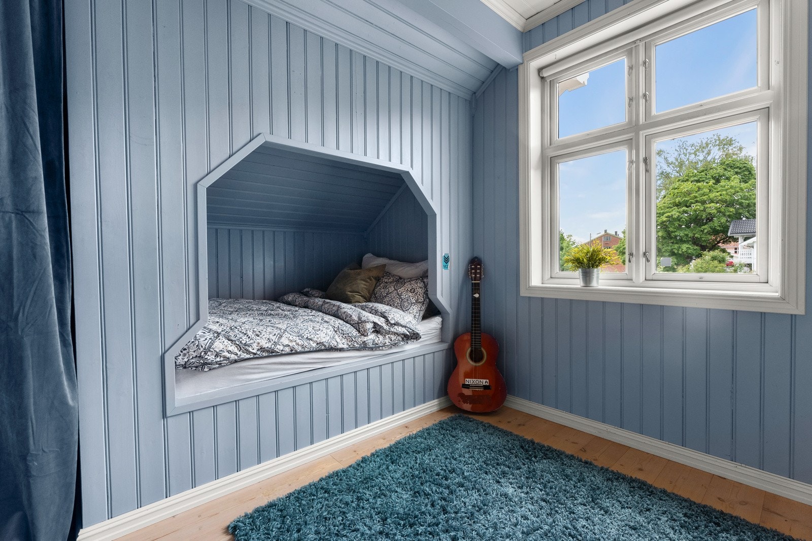 Soverom nr 4 har også en plassbygd seng Galleribilde