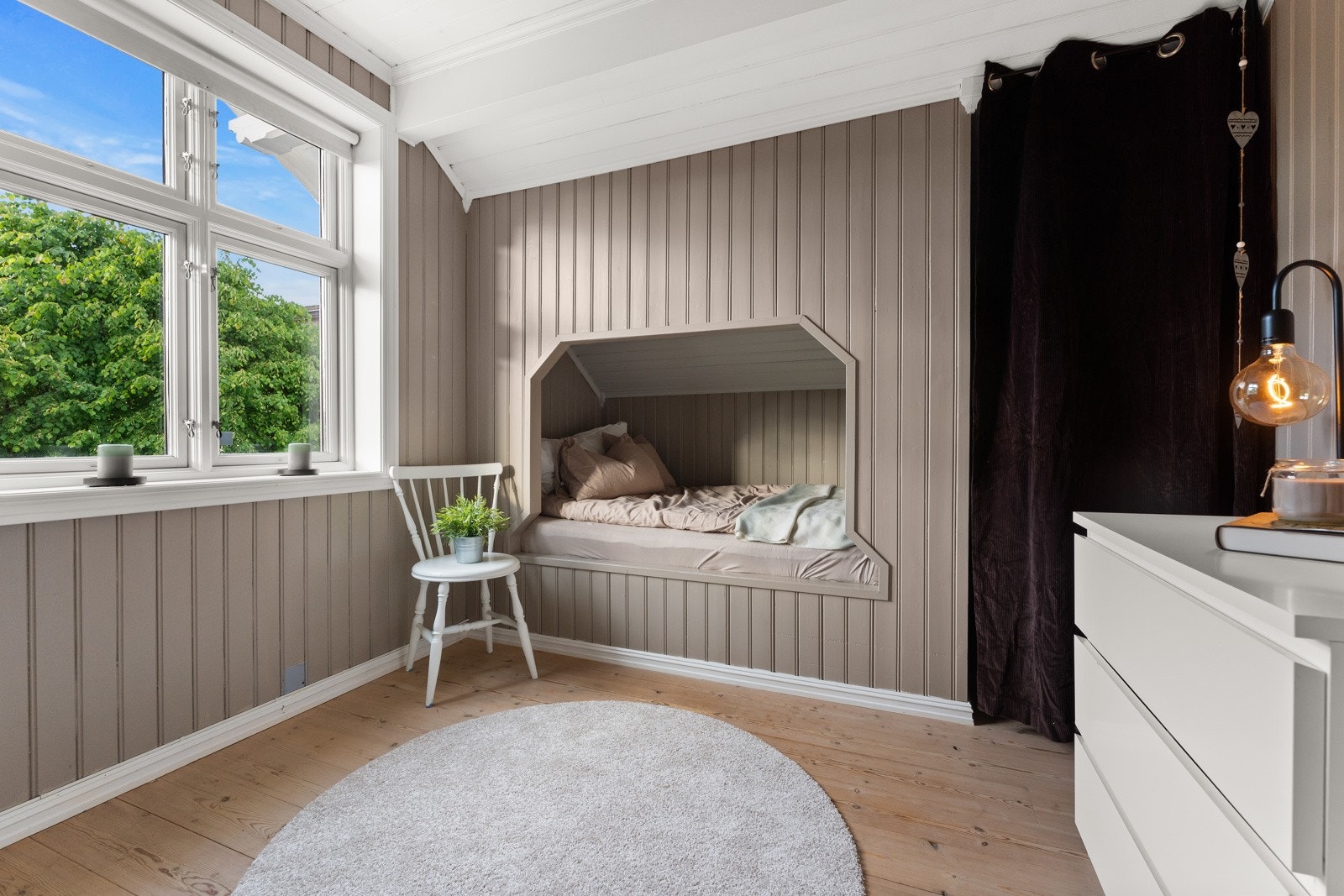 Soverom nr tre befinner seg også i 2.etasje og er plassbygd Galleribilde