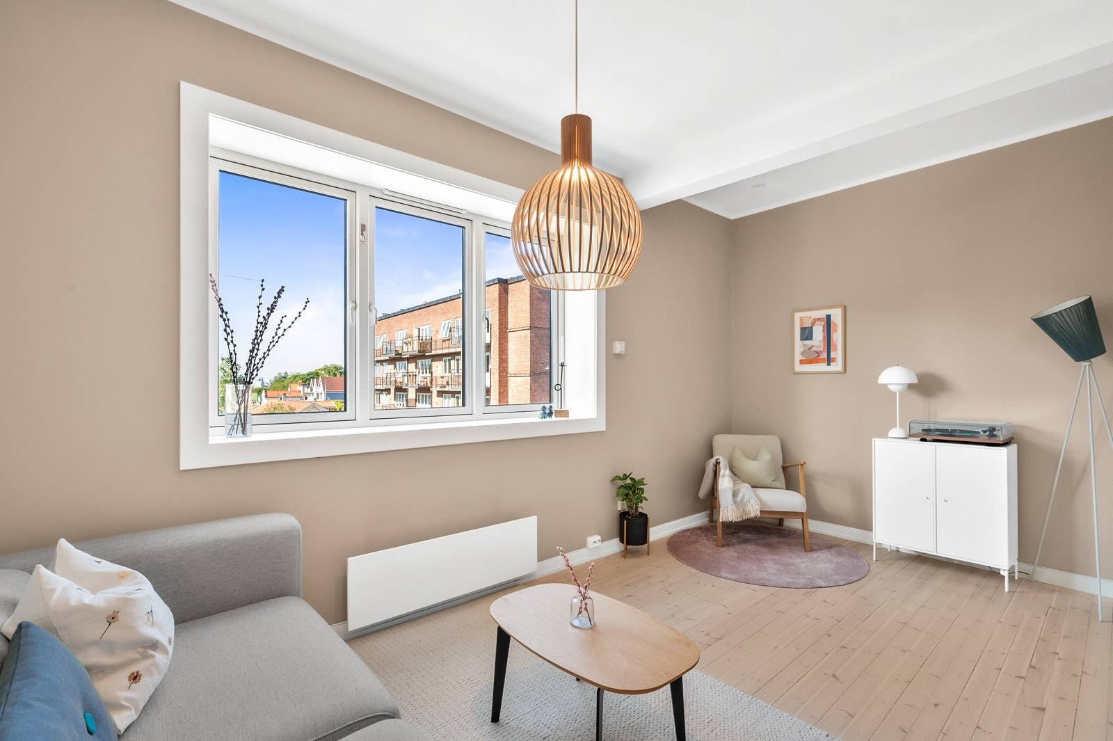 Med flott kjøkken fra 2017 og bad fra 2016, kan du med andre ord bare ta med deg flyttelasset og flytte rett inn! Galleribilde