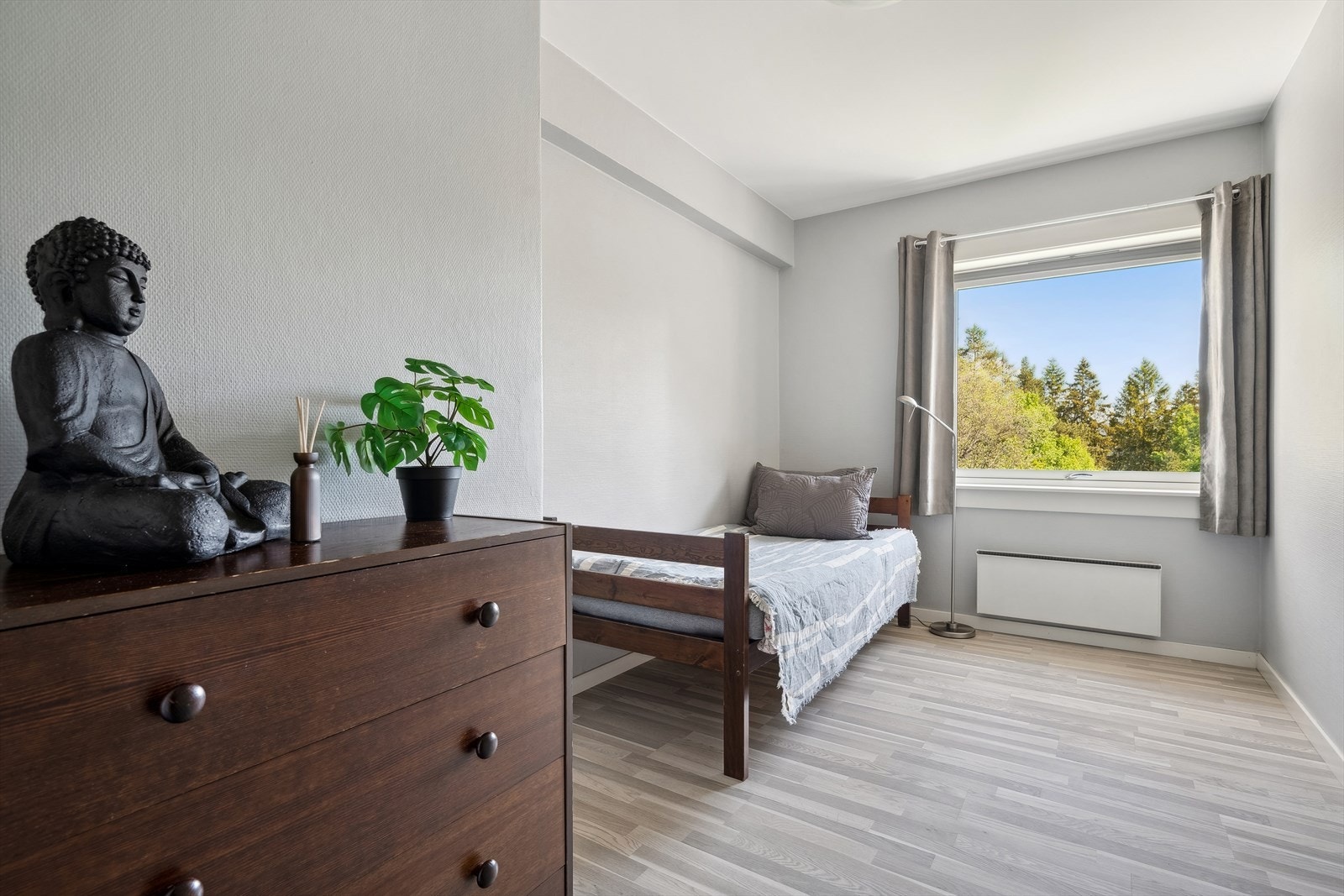 Det andre soverommet egner seg godt som barnerom, gjesterom eller kontor. Galleribilde