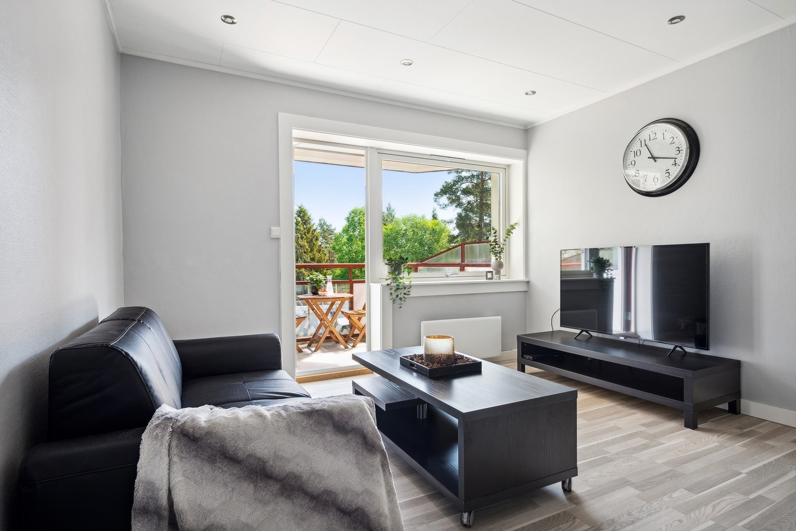 Her er det rikelig med plass til å invitere venner og familie til hyggelige sammenkomster. Galleribilde