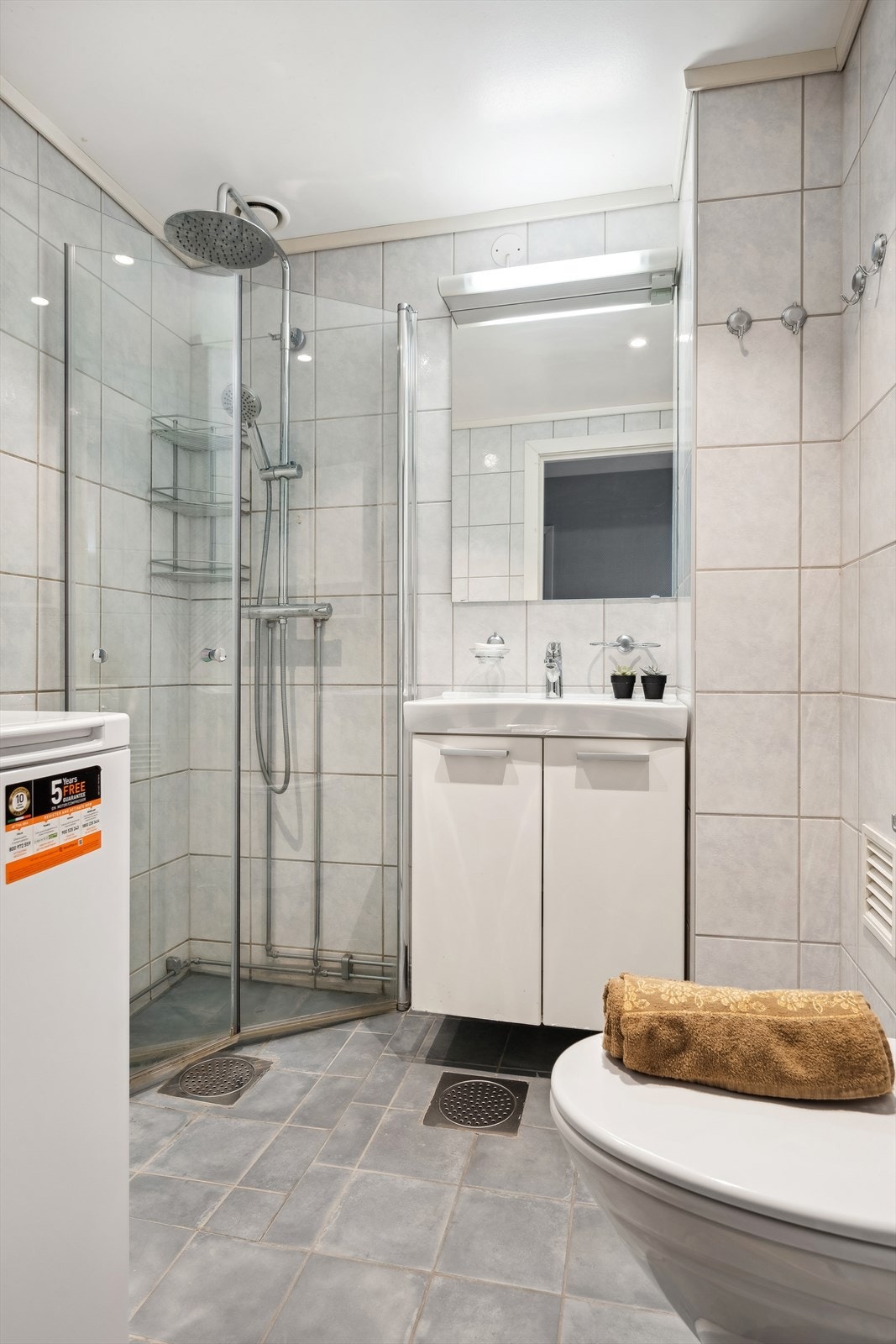 Badene ble modernisert i perioden 2004-2006 i regi av borettslaget. Nye varmekabler i 2022 utført av Oslo Byggeservice AS. Galleribilde