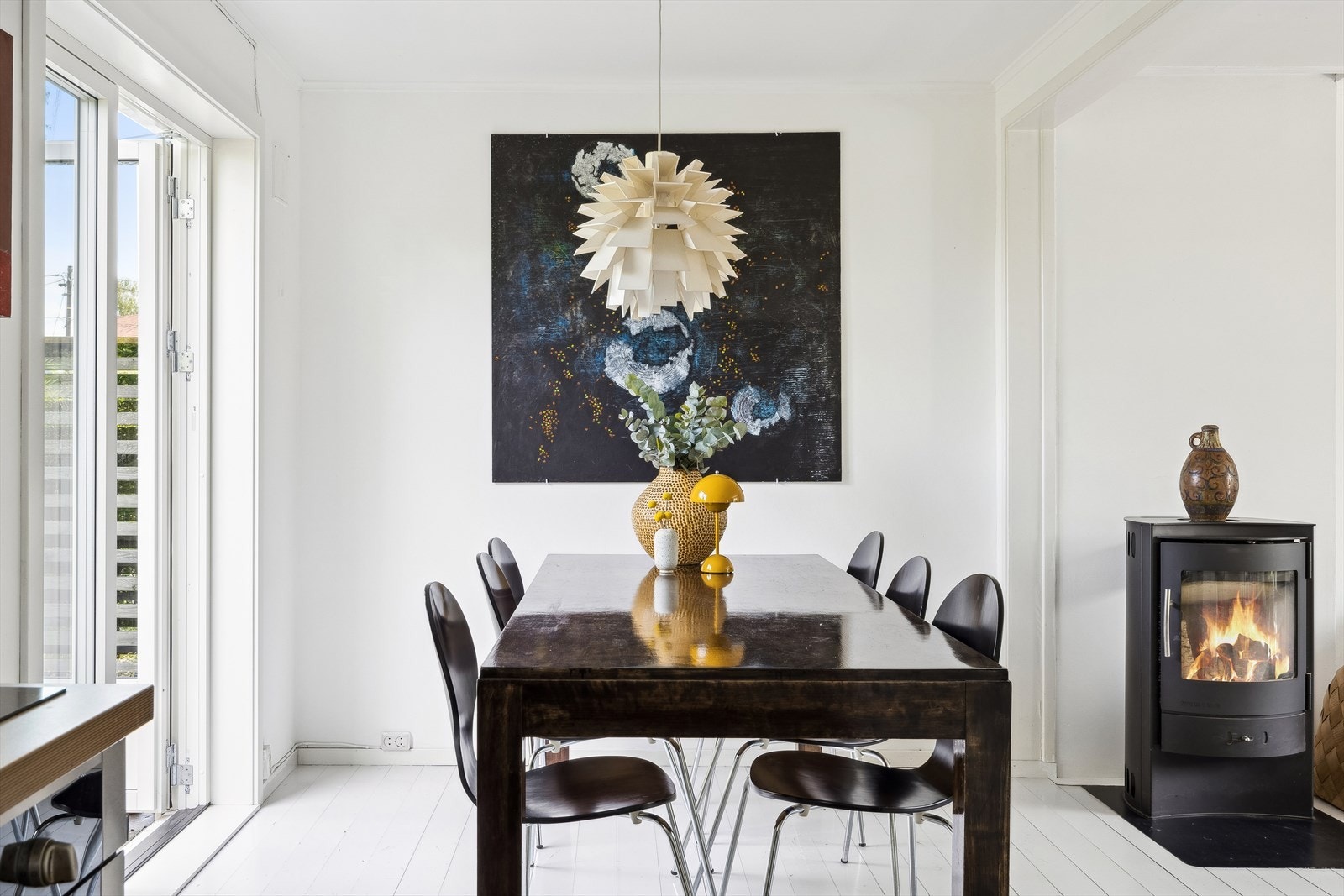 God plass til stort spisestuebord. Galleribilde