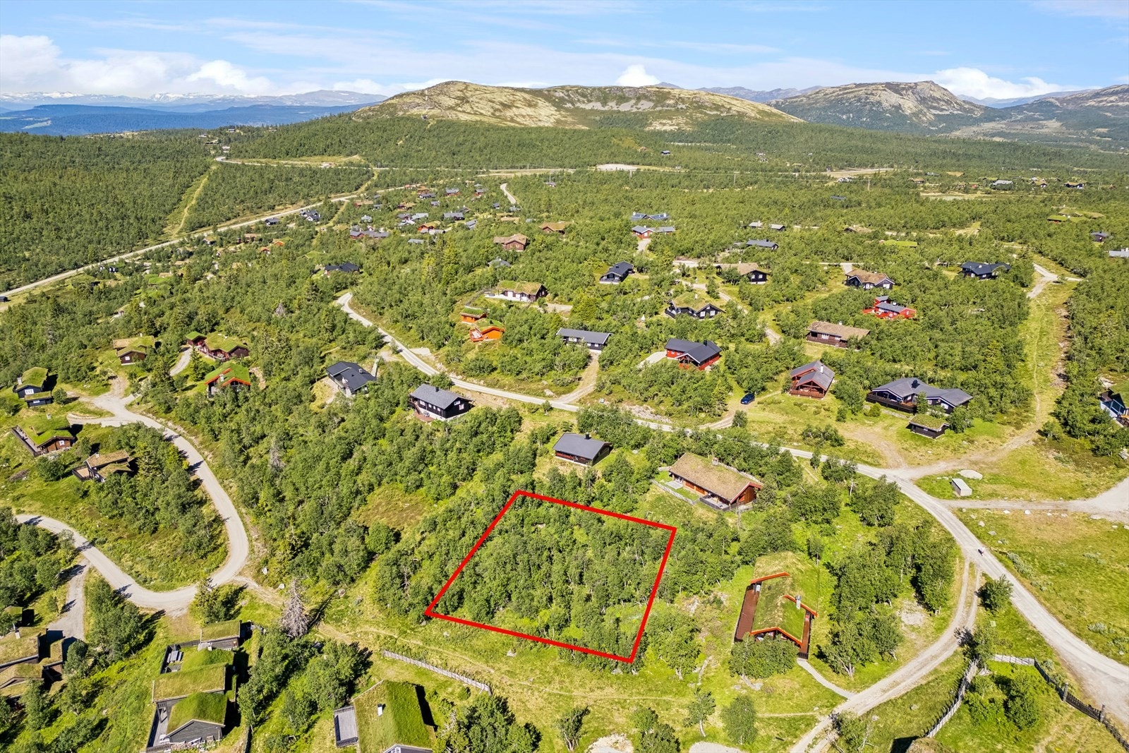 Her har du mulighet til å skape din egen hytteidyll i et populært og naturskjønt hyttefelt ca. 950 moh. Galleribilde