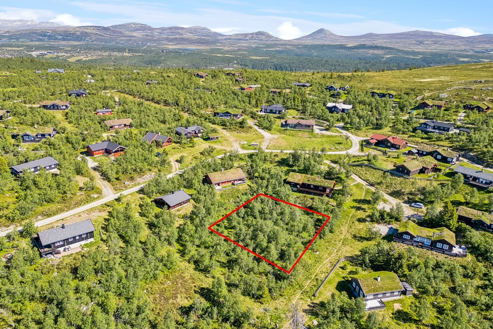 Kjørkjegardsfjellet 33 presenteres av DNB Eiendom ved Christin Bechmann. Galleribilde