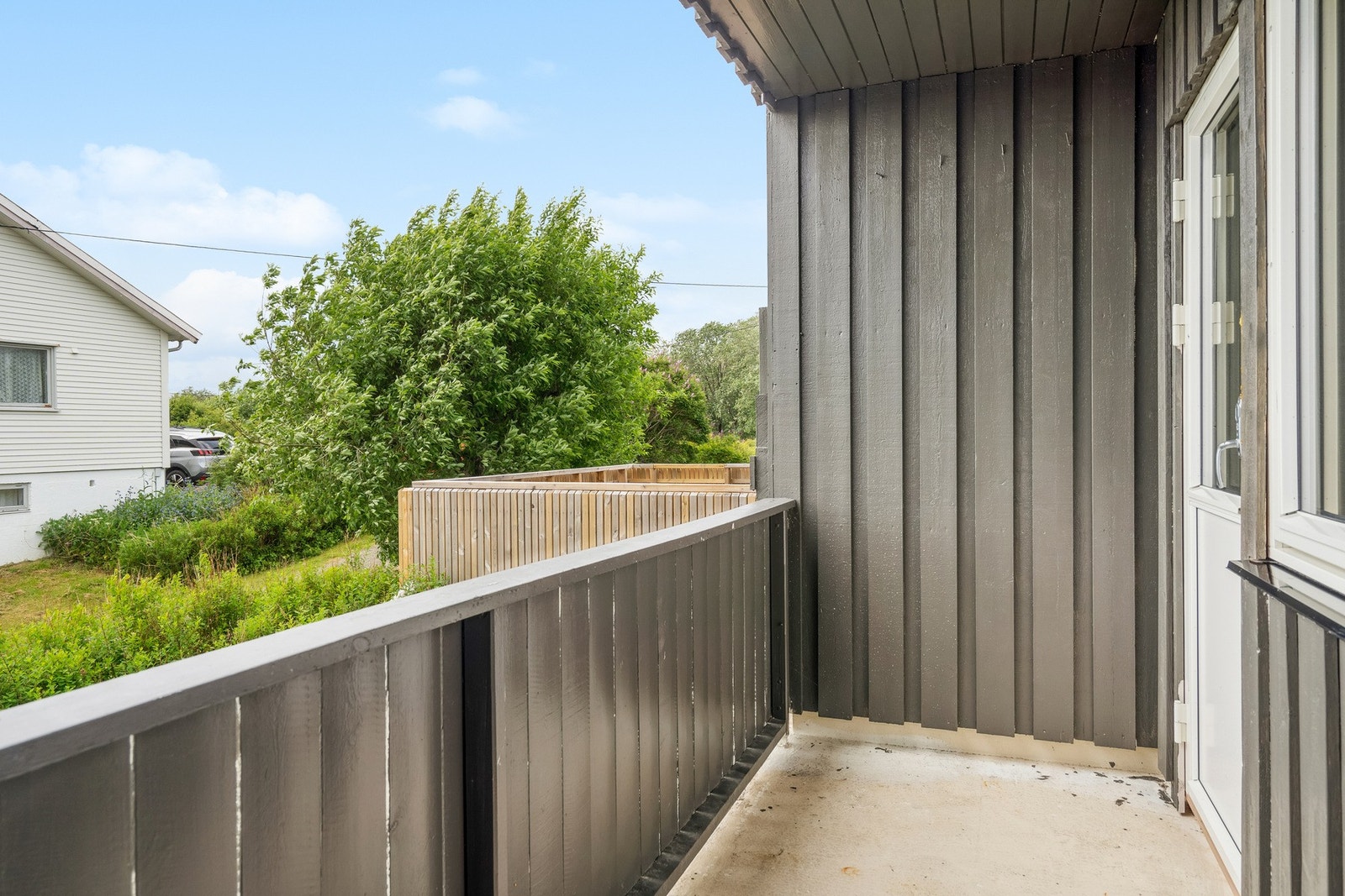 Fra hovedsoverommet er det også dør ut til en liten luftebalkong. Galleribilde