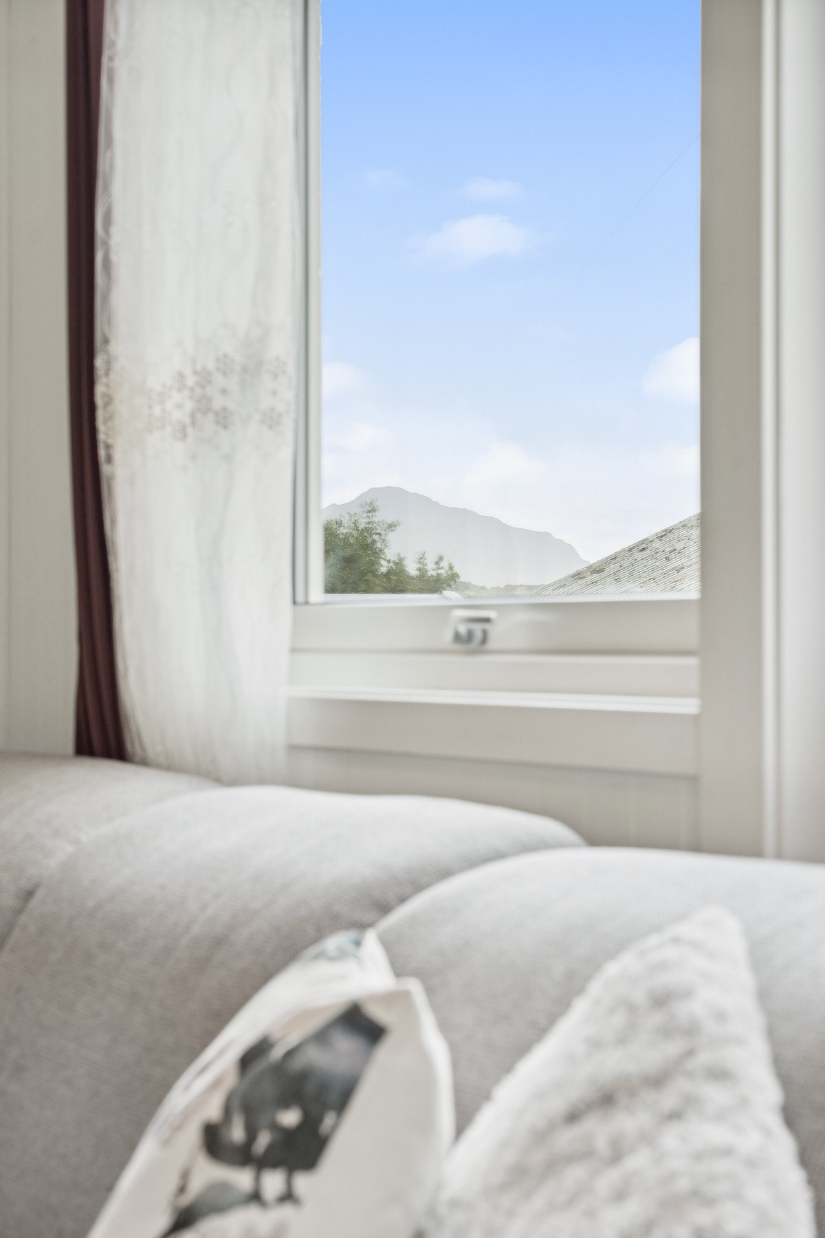 Utstikt fra stuevindu. Galleribilde