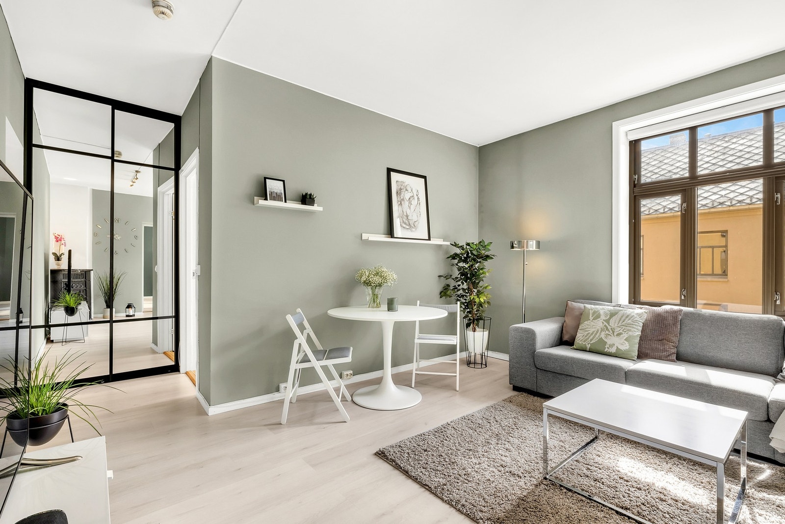 Her får du en lys og fin leilighet i 3. etasje, og som ligger i et attraktivt område med en gjennomgående god standard. Galleribilde