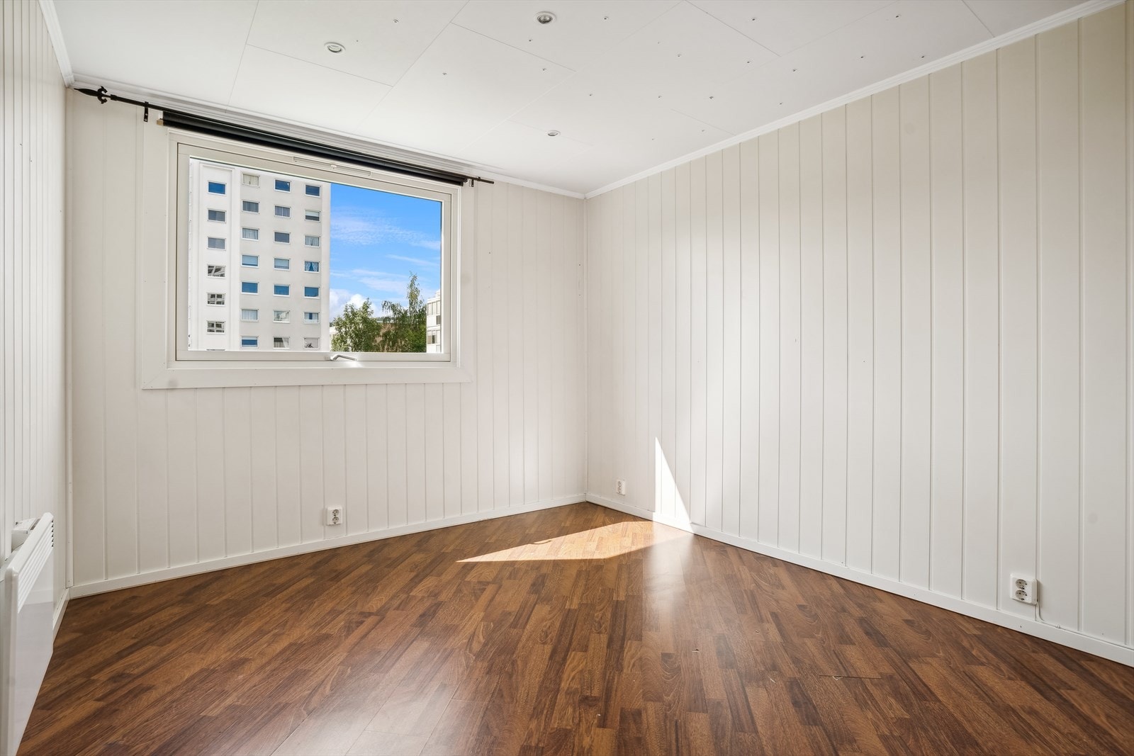 Boligen har to romslige soverom som begge har god plass til tilhørende møblement. Galleribilde