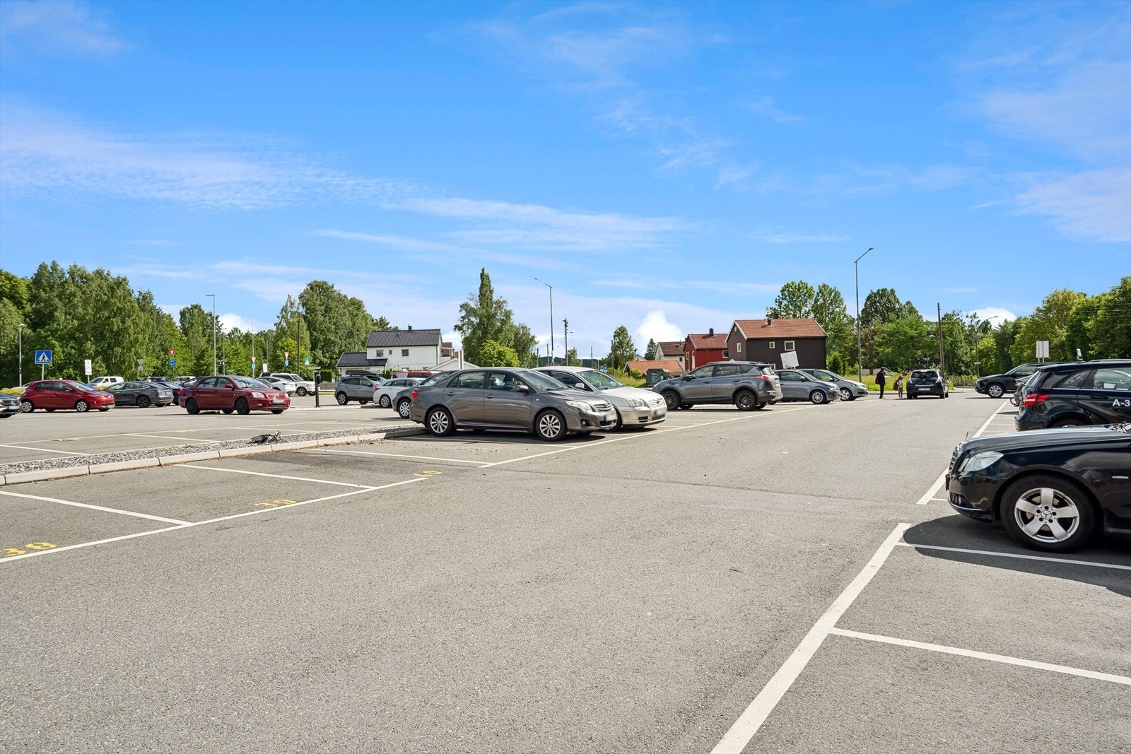 Det er mulig å leie parkeringsplass av borettslaget. Galleribilde