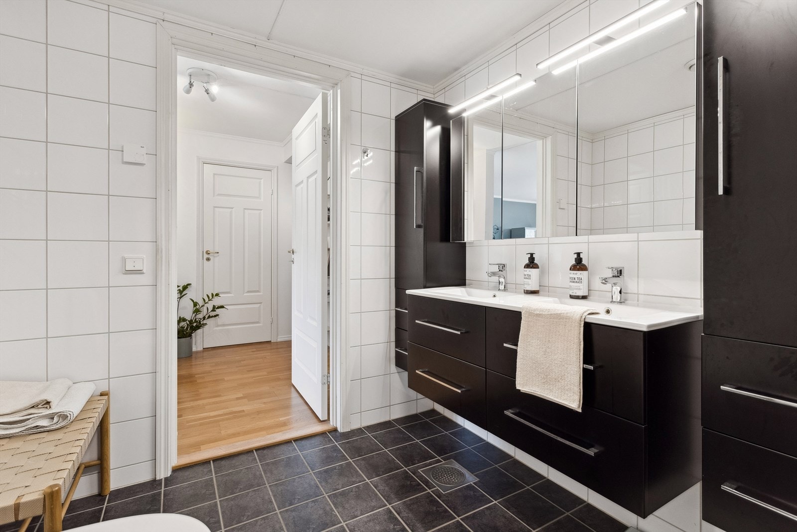 Flislagt baderom på ca. 6,7 kvm. Galleribilde