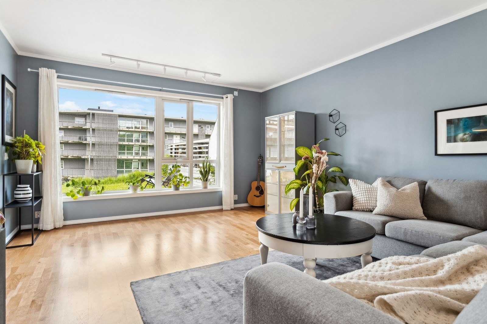 DNB Eiendom har gleden av å presentere Ratesvingen 34A - En svært innbydende og moderne 3-roms med rolig og barnevennlig beliggenhet i et tilbaketrukket område. Galleribilde